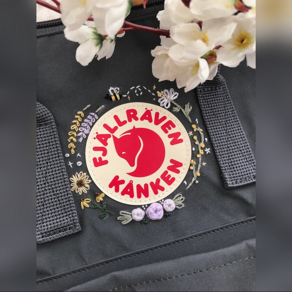 embroidered kanken 🐝